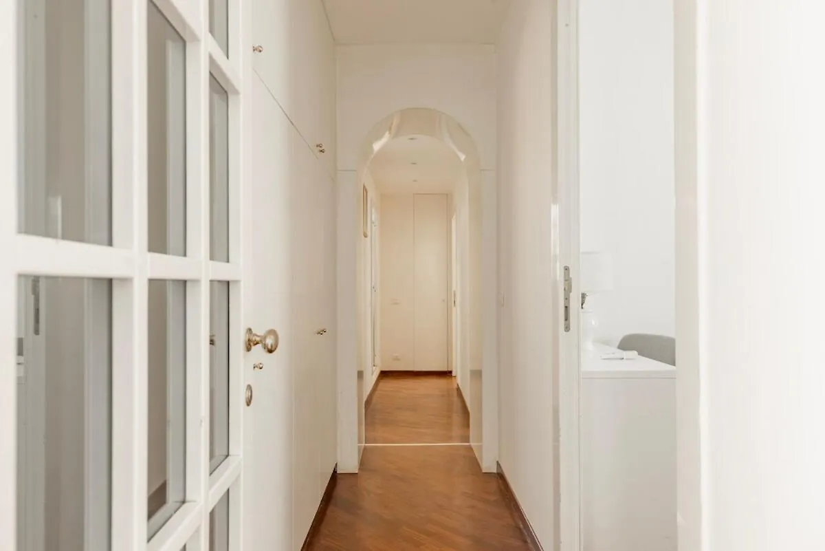 Apartment La Dolce Vita - Elegant Retreat In The Heart Of Rom