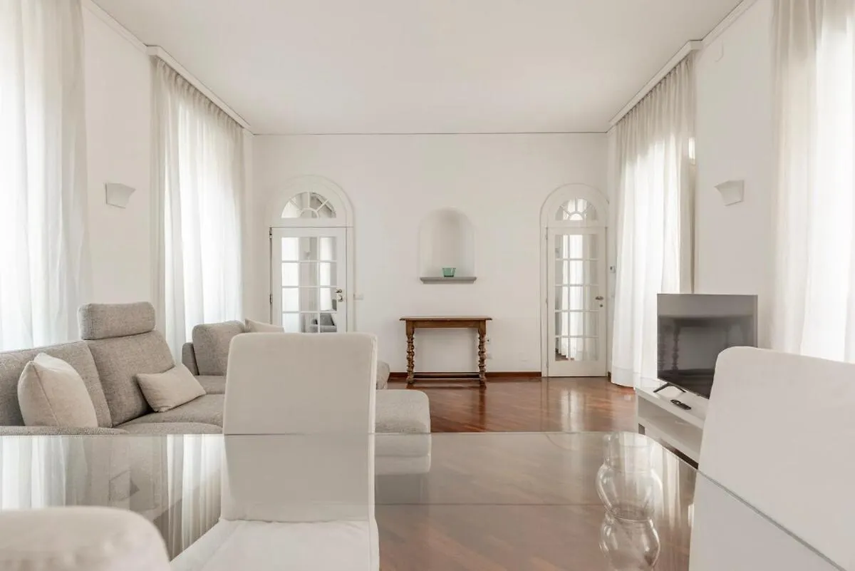 Apartment La Dolce Vita - Elegant Retreat In The Heart Of Rom